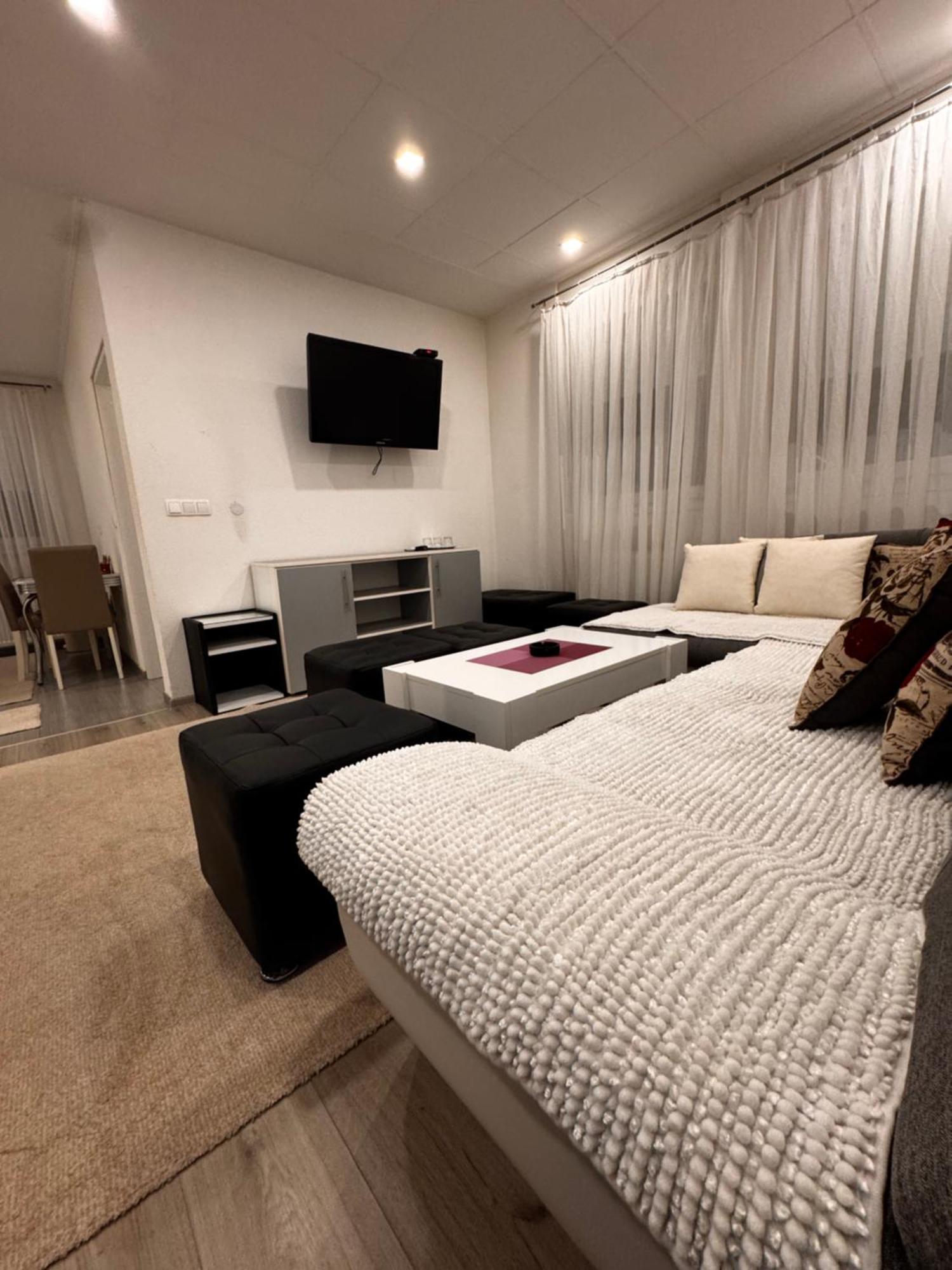 Apartment Deluxe *
