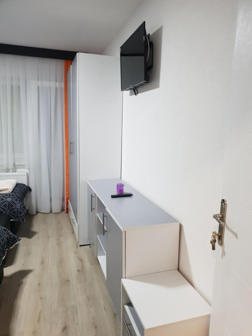Apartment Deluxe *