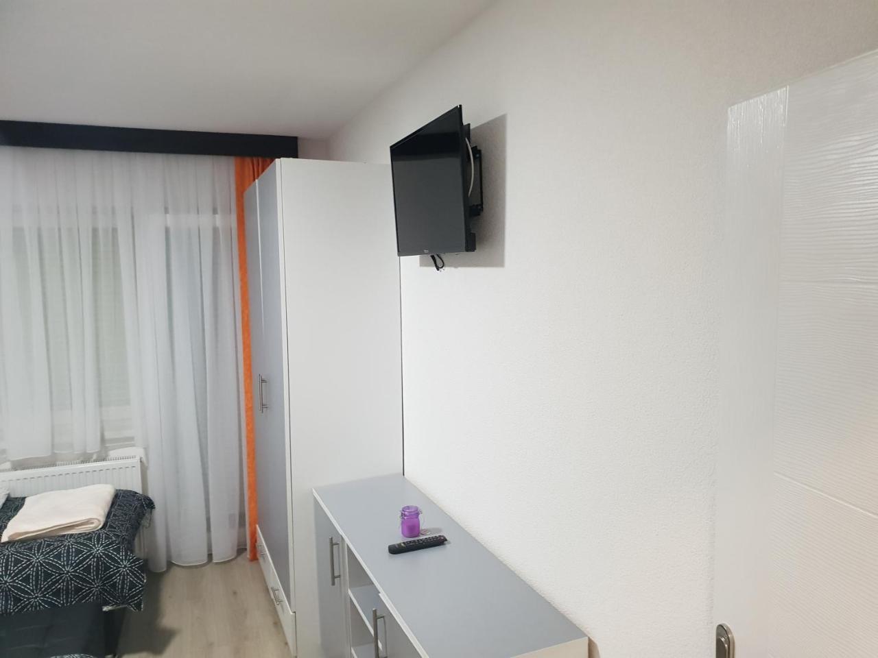 Deluxe * Orasje